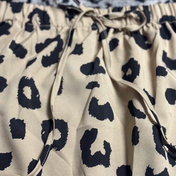 🛍️2/$15 Brand new ladies size medium/large skirt - Picture 5 of 5